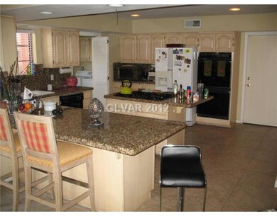 Kitchen. Large Custom Kitchen w/Island and Breakfa