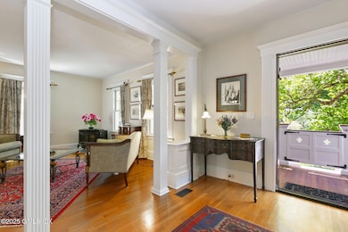 Entry / Liviingroom