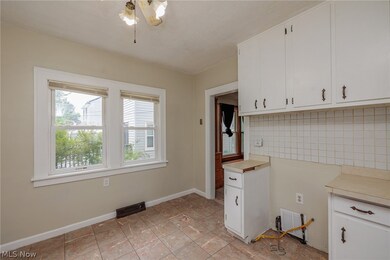 5157 Erwin St, Maple Heights, OH 44137 - photo 5