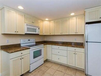 185 Worcester Ln, Waltham, MA 02451 - photo 3