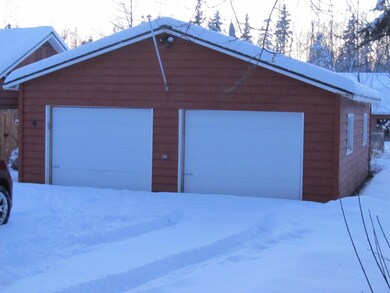 696 sq ft detached garage