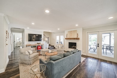 Spacious living room