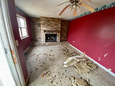 317 N Padgett St, Morganfield, KY 42437 - photo 4