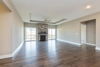 9725 Marnewood Dr, Johnston, IA 50131 - photo 4