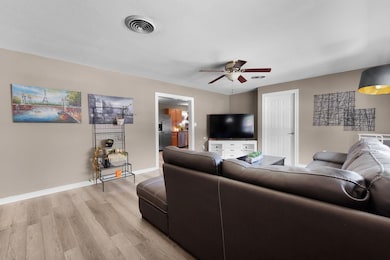 209 E Live Oak St, Burnet, TX 78611 - photo 7