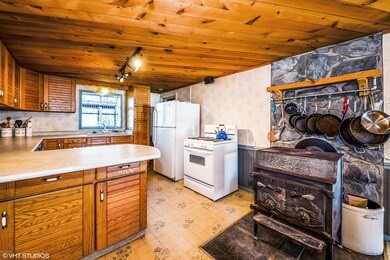 03_10365LucasRd_5_Kitchen_HiRes