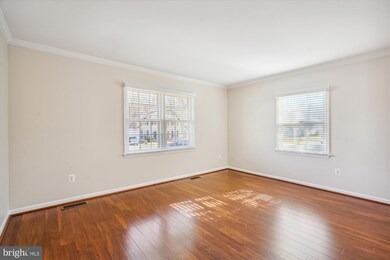 3202 Ravenscraig Ct, Herndon, VA 20171 - photo 6