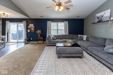 9745 Claymore Dr, Fishers, IN 46038 - photo 4