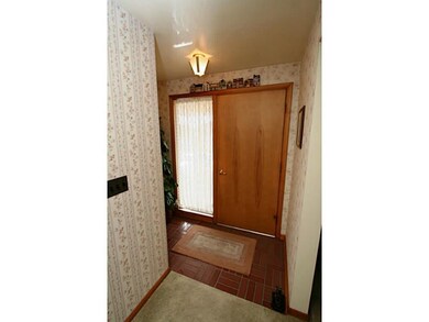 Entry/Foyer.