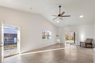 28494-PHOTO kdoor toward living room