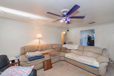7 Family Room-2