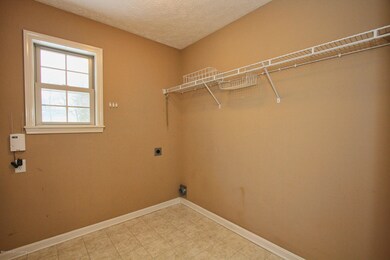 5516 Fairwood Oaks Place, Louisville, KY 40291 - photo 7