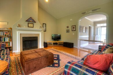 516 Azalea Dr-print-005-15-Living Room-3