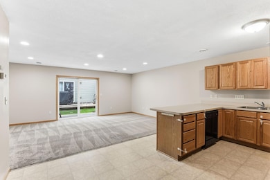 6372 13th St N, Saint Paul, MN 55128 - photo 2