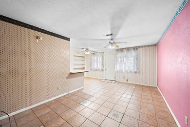 8930 Deer Trail Dr, Houston, TX 77088 - photo 4