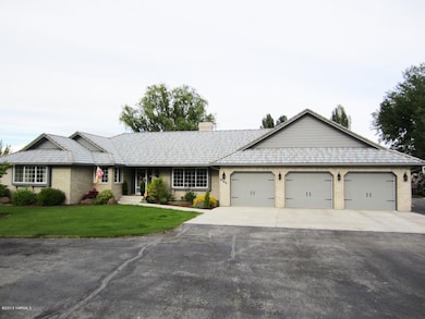 Three Car Garage