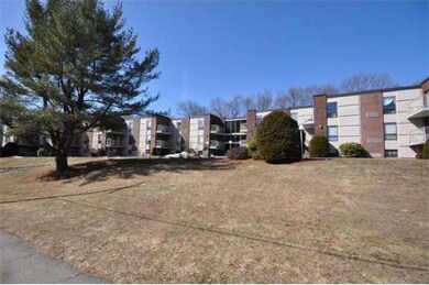 Crestwood Condominiums unit 51, Holliston, MA 01746 - photo 2