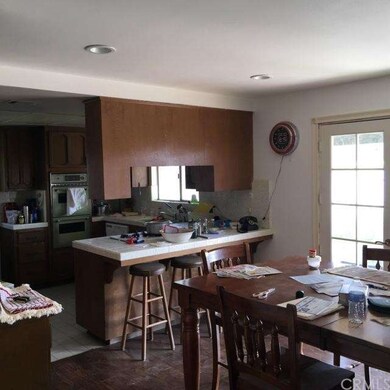COUNTRY KITCHEN WITH BREAKFAST NOOK