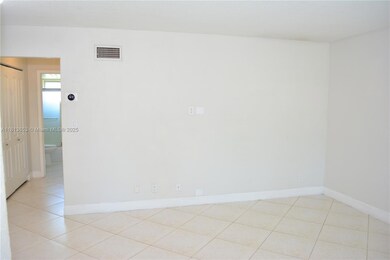 705 NE 2nd St unit 4, Hallandale Beach, FL 33009 - photo 4