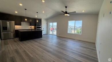 452 W 1910 N unit 314, Tooele, UT 84074 - photo 5