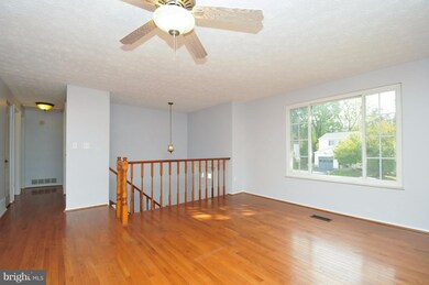 3012 Summershade Ct, Herndon, VA 20171 - photo 3