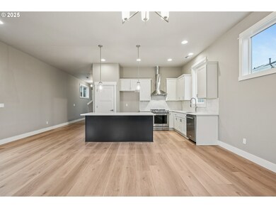 8774 SW 176th Ave, Beaverton, OR 97007 - photo 5