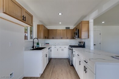 5128 Mountain View Dr, Las Vegas, NV 89146 - photo 7