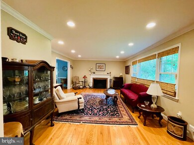 300 W Columbia St, Falls Church, VA 22046 - photo 3