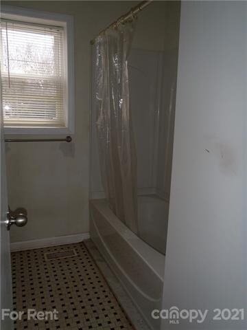 101 S Race St, Statesville, NC 28677 - photo 5