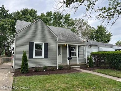 24707 Saxony Ave, Eastpointe, MI 48021 - photo 2