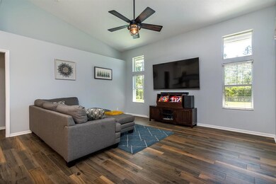 32755465_home_family_room_5