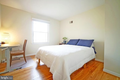 15505 Norman Dr, North Potomac, MD 20878 - photo 4