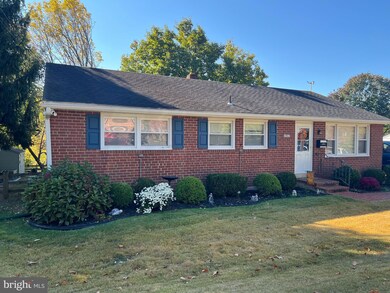 4942 Jackson Dr, Brookhaven, PA 19015 - photo 2