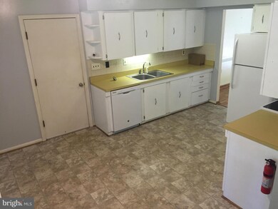 9195 Vermillion Ct, La Plata, MD 20646 - photo 4