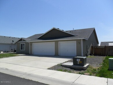 210 St Helens Ave, Moxee, WA 98936 - photo 2