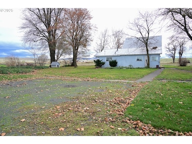 75938 Spring Hollow Rd, Adams, OR 97810 - photo 3