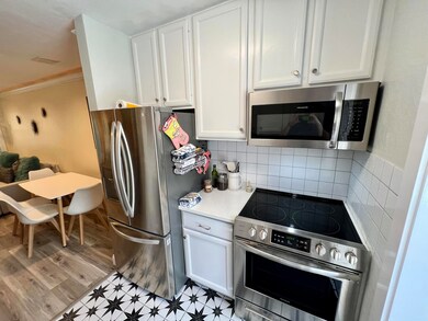 Dining & Kitchen