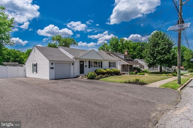 553 Queen St, Woodbury, NJ 08096 - photo 2