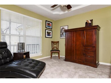 915 SW Georgetown Dr, Lees Summit, MO 64082 - photo 2