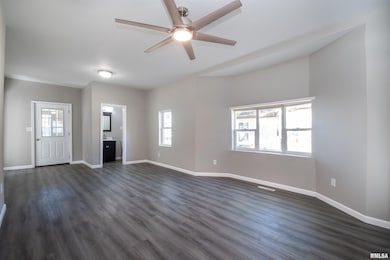 1014 S 3rd St, Pekin, IL 61554 - photo 6