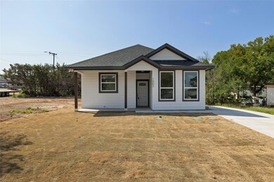 1003 Pease River Dr, Granbury, TX 76048 - photo 2