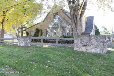 4557 Sadalia Rd, Toledo, OH 43623 - photo 2