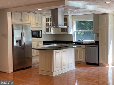 1115 Riva Ridge Dr, Great Falls, VA 22066 - photo 2