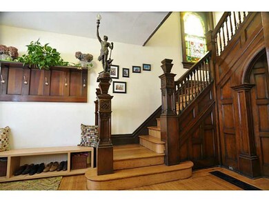 Entry/Foyer.