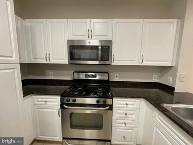 12957 Centre Park Cir unit 212, Herndon, VA 20171 - photo 5