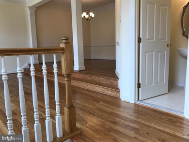 8022 Kidwell Ct, Vienna, VA 22182 - photo 2