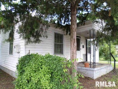 708 N Mill St, Harrisburg, IL 62946 - photo 2