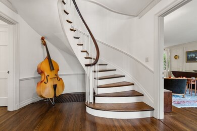 4 Gray Gardens W, Cambridge, MA 02138 - photo 3