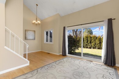 19 Whiffletree Way Greenwich-large-006-0