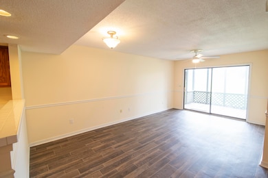2402RiverRidgeCt_06